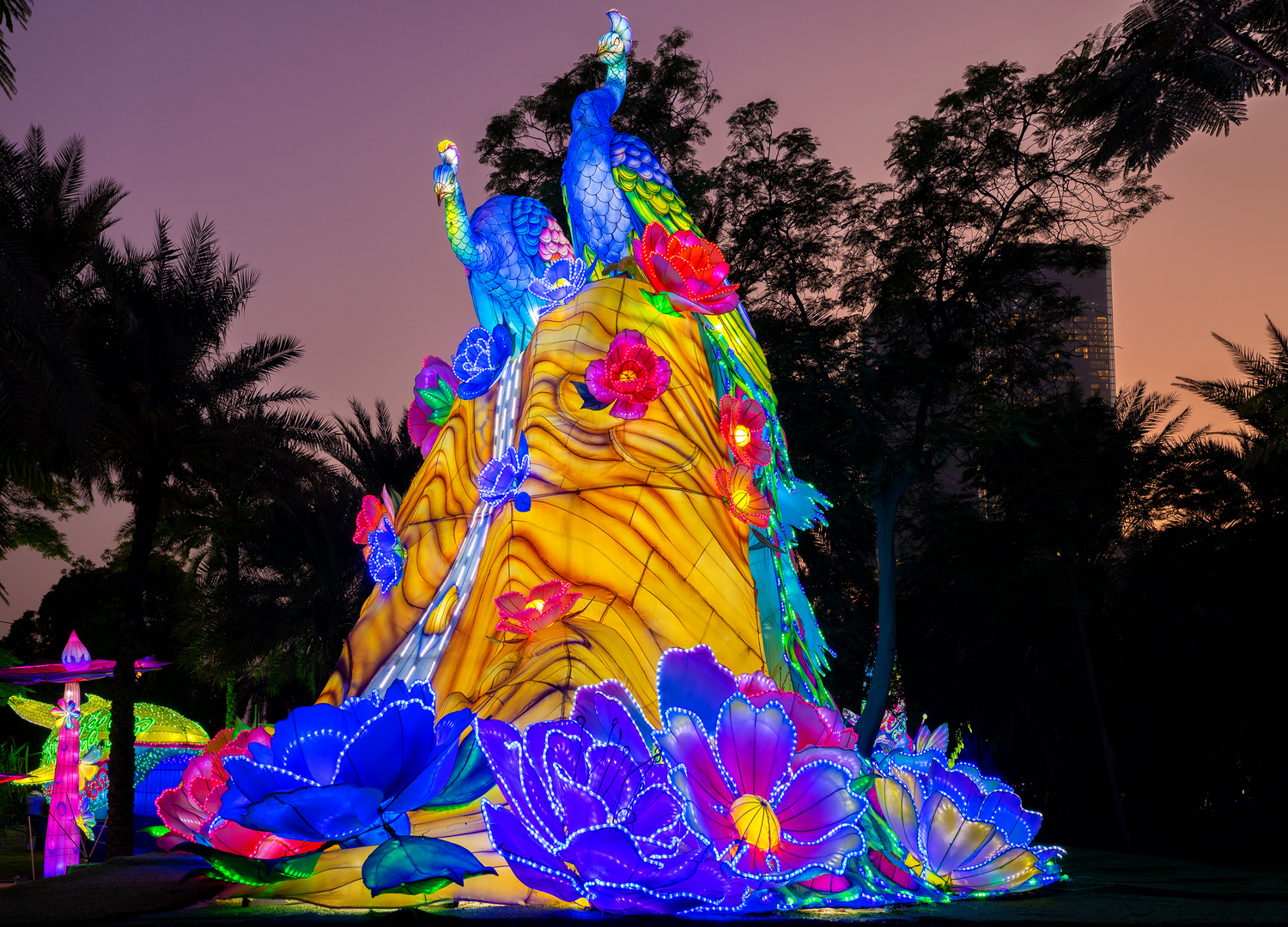 Dubai Garden Glow 3