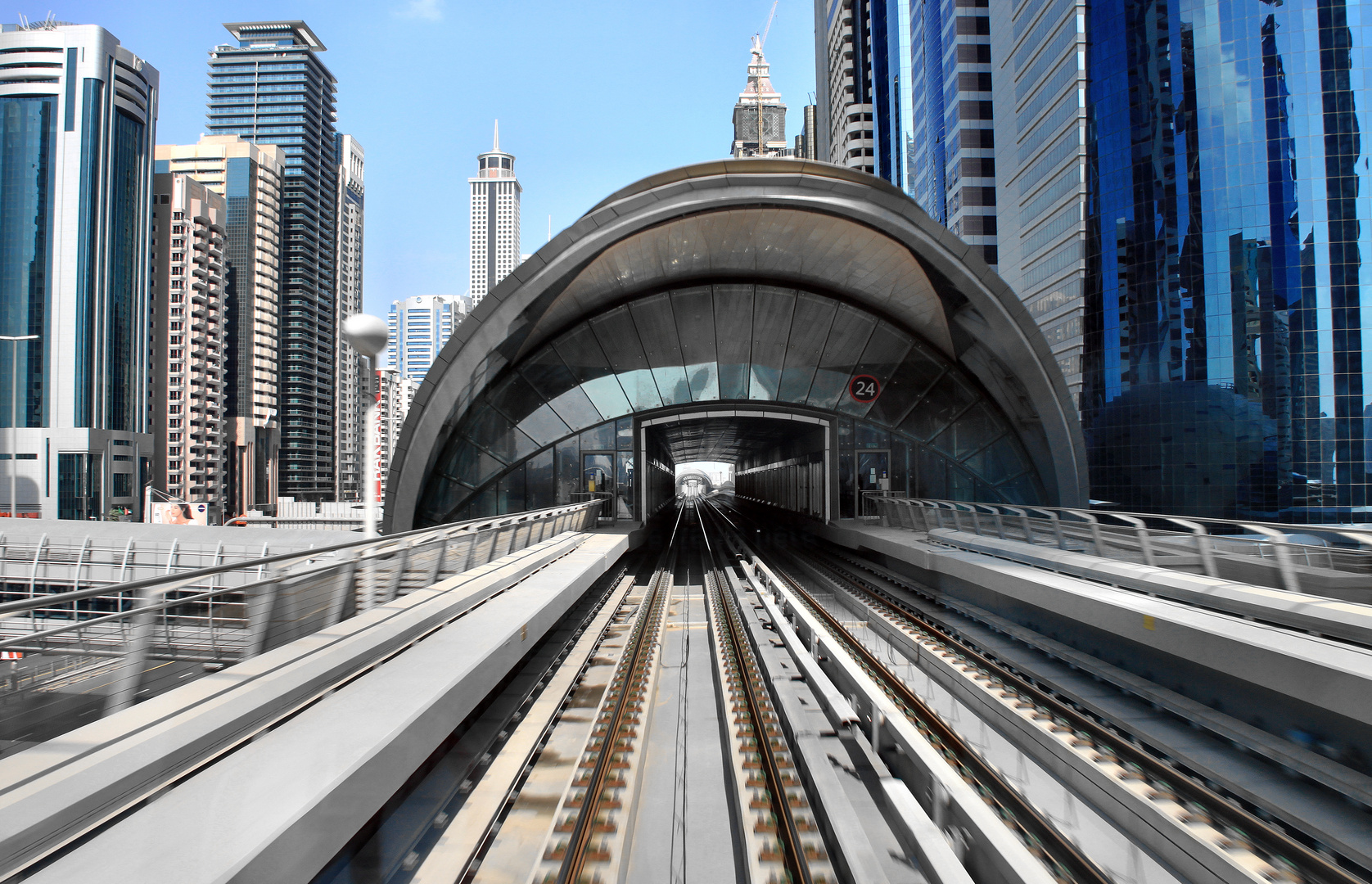 dubai-gotham-train