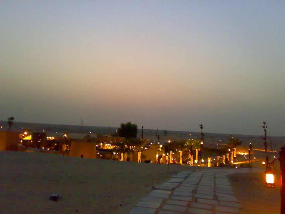 Dubai Hotel Bab Al Shams Wüste bei Nacht