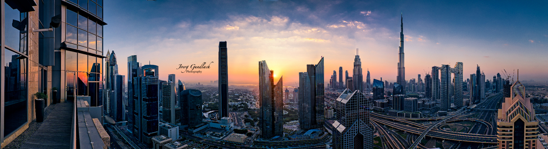 Dubai im Sonnenaufgang