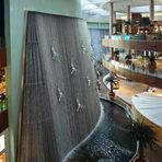 Dubai Mall - Wasserfall im Kaufhaus
