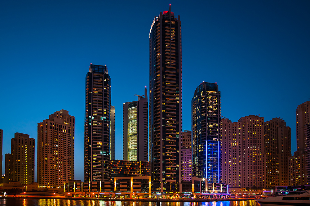 Dubai Marina Bay zur Blauen Stunde [2]