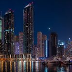 Dubai Marina Bay zur Blauen Stunde