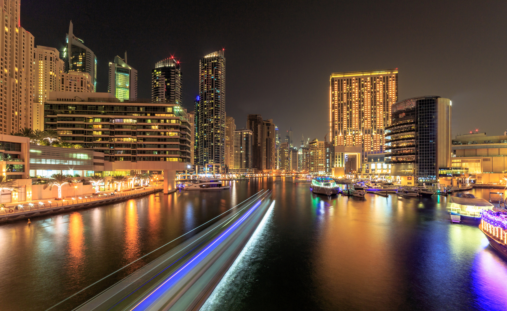 Dubai Marina bei Nacht