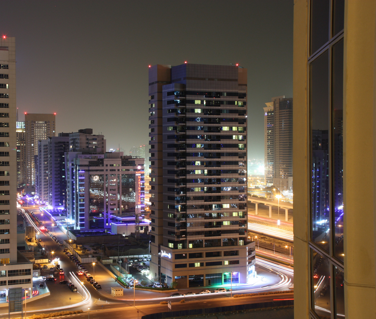 Dubai Marina bei Nacht