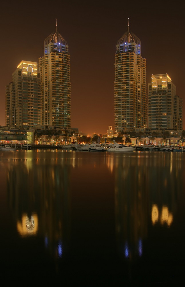 Dubai Marina - Nachtfoto - Spiegelung - HDR