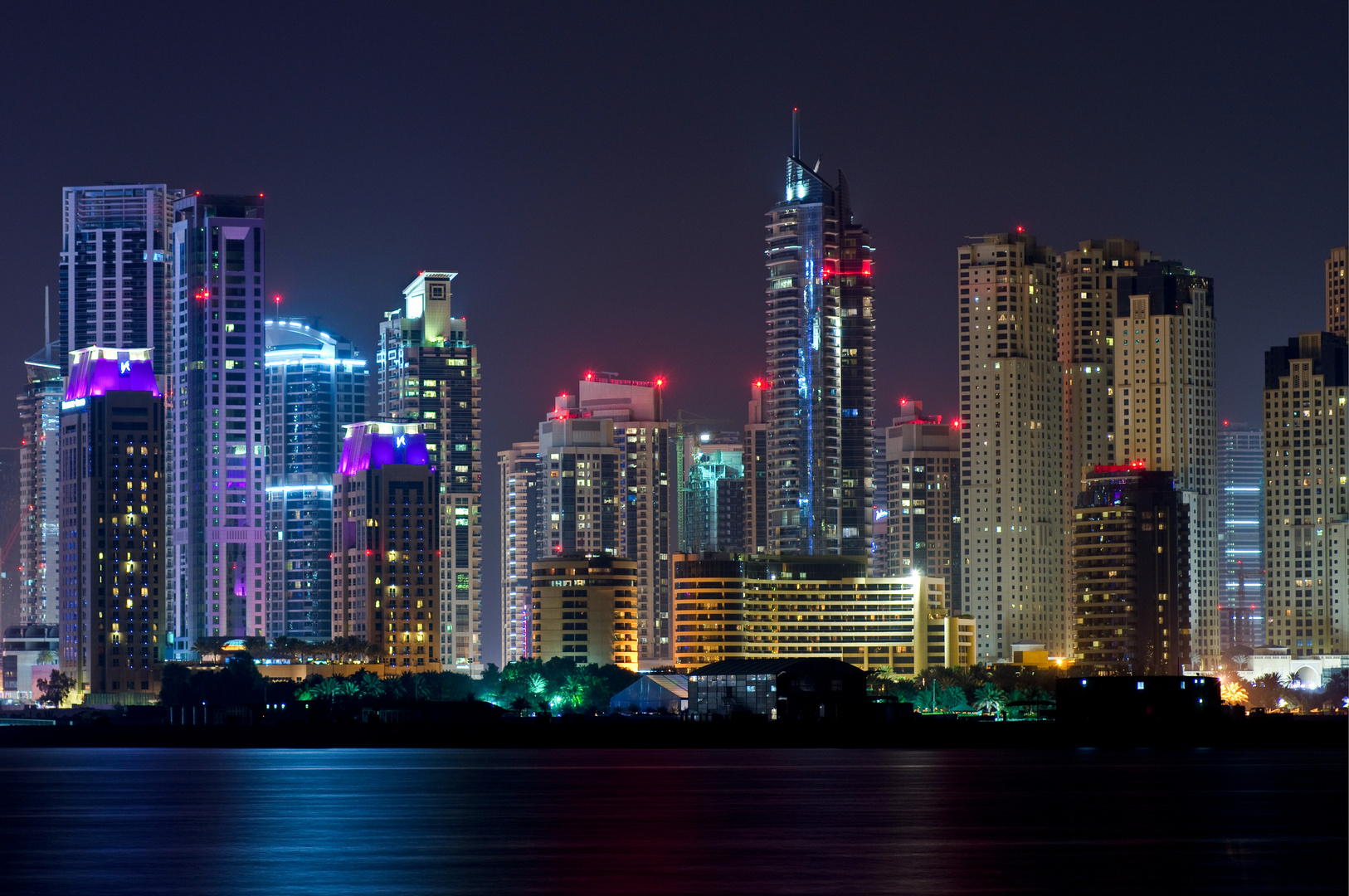 Dubai Marina Skyline bei Nacht