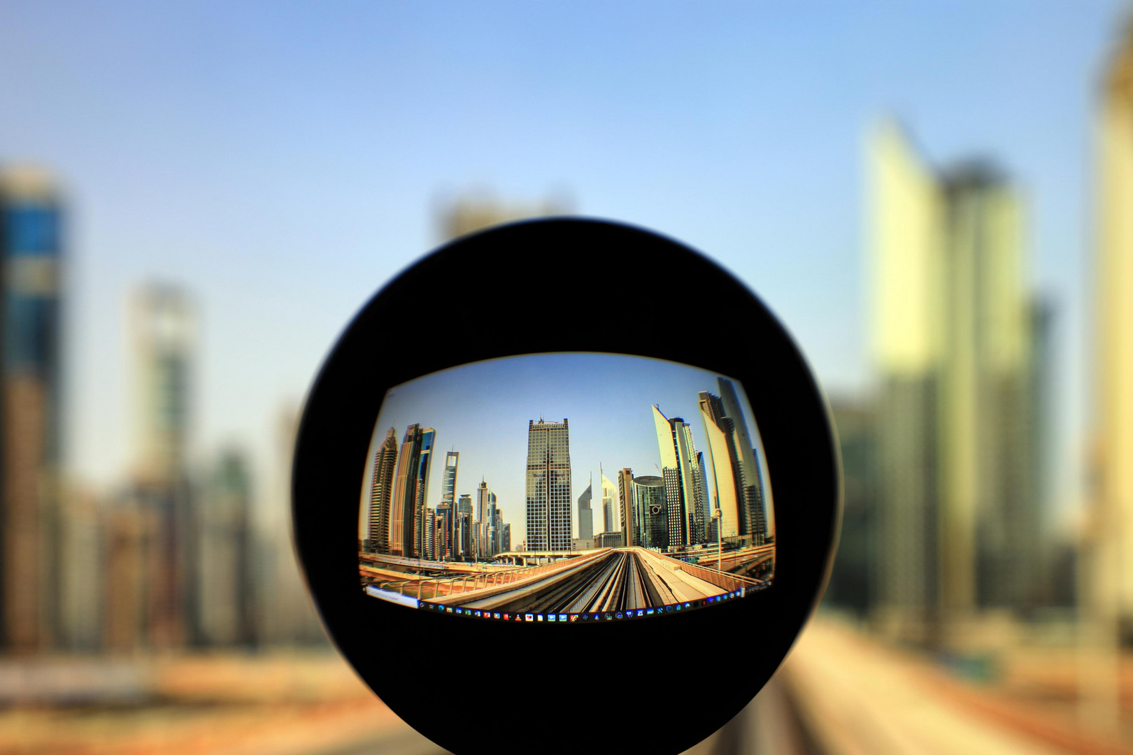 Dubai Metro gespiegelt