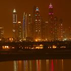 Dubai Skyline bei Nacht