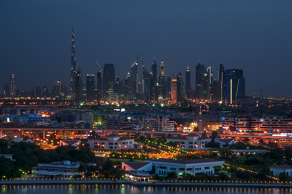 Dubai Skyline zur Blauen Stunde