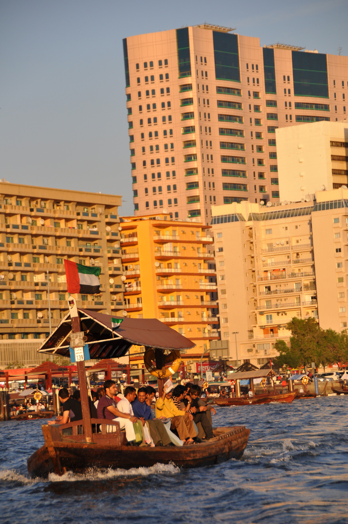 Dubai - Watertaxi