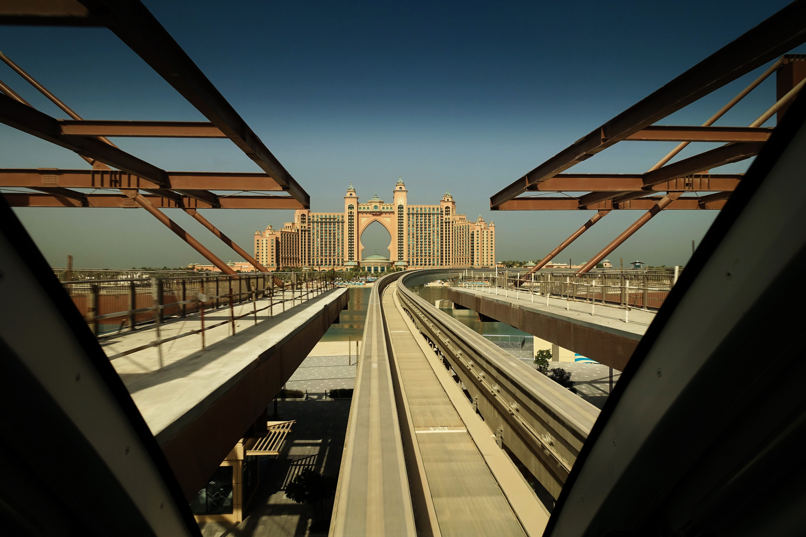 Dubai_Schwebebahn_Atlantis_Palm