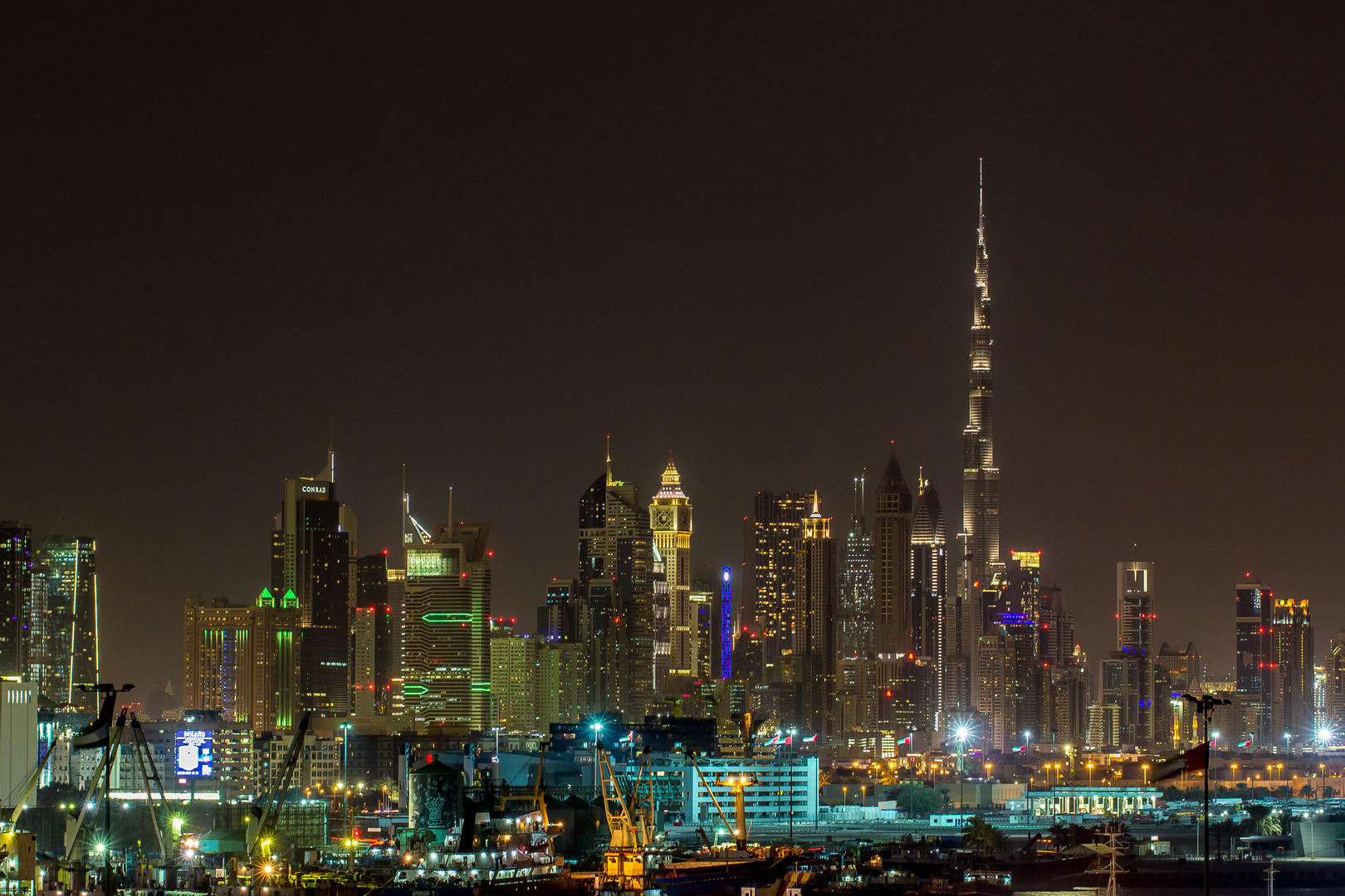 Dubai_Skyline-001