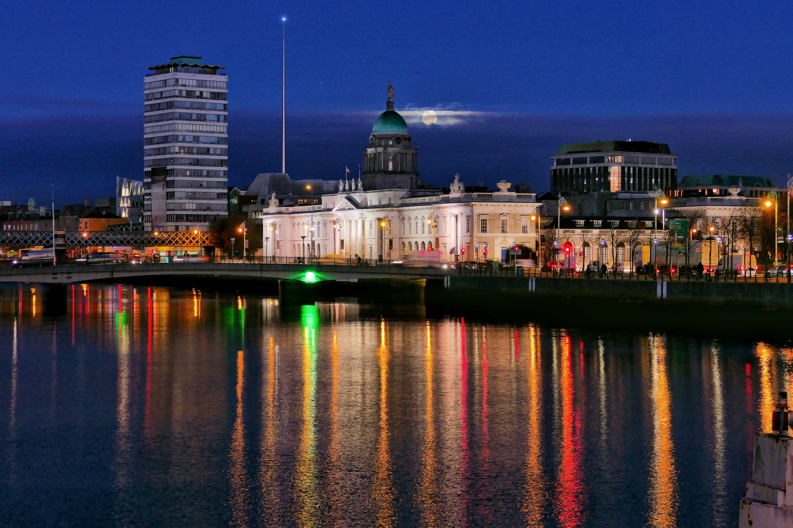 Dublin,  Custom House Quay