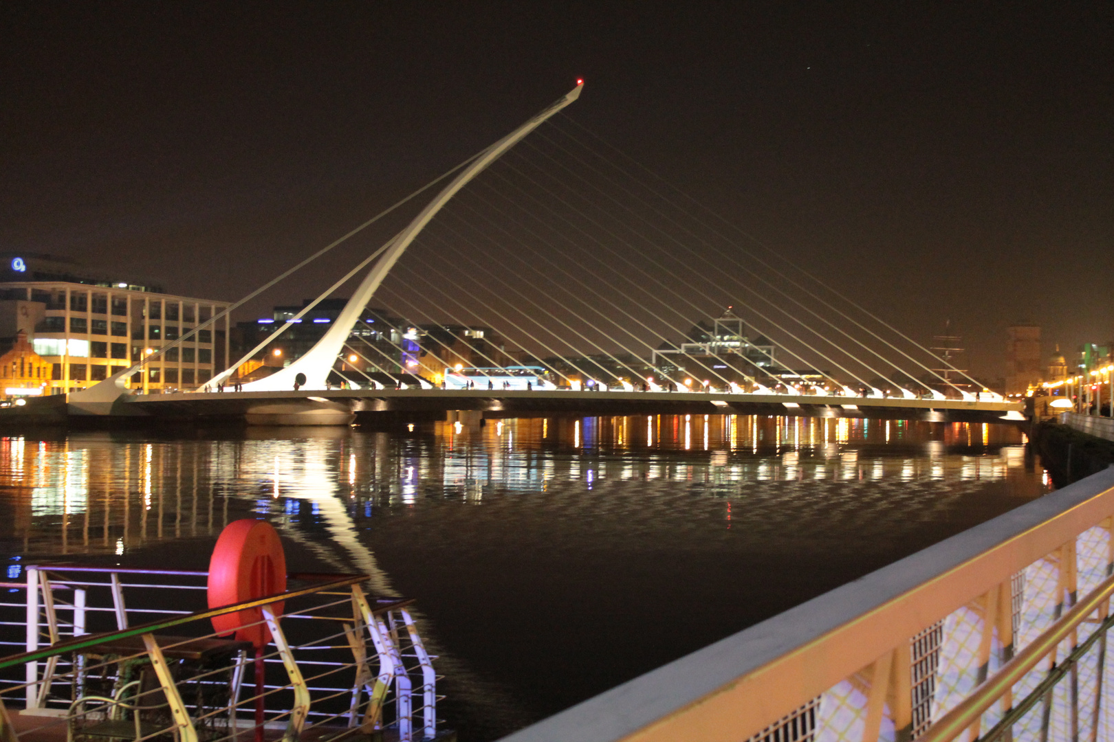 Dublinbridge Harp bei Nacht