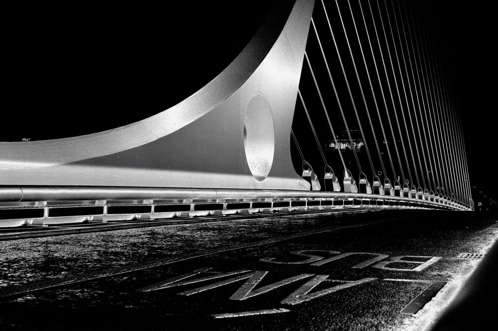DUBLIN_Harp-Bridge@night