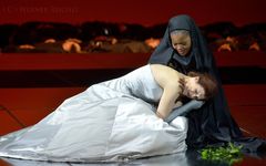DUBRAVKA MUSOVIC als Amneris und TAMARA HASKIN r. als Aida