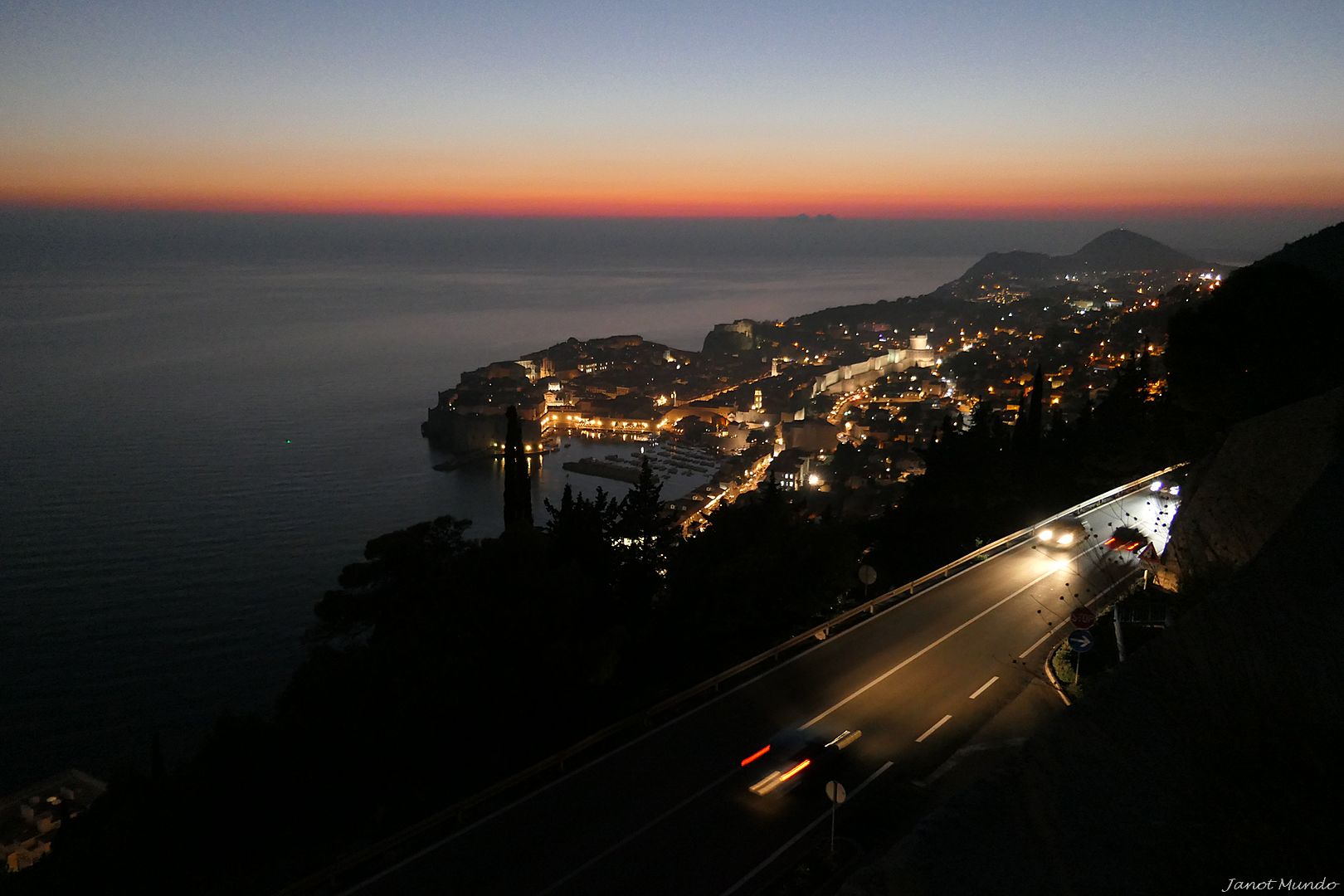 Dubrovnik à la tombée de la nuit, une merveille