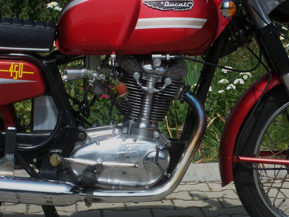 Ducati 450; Motor rechts