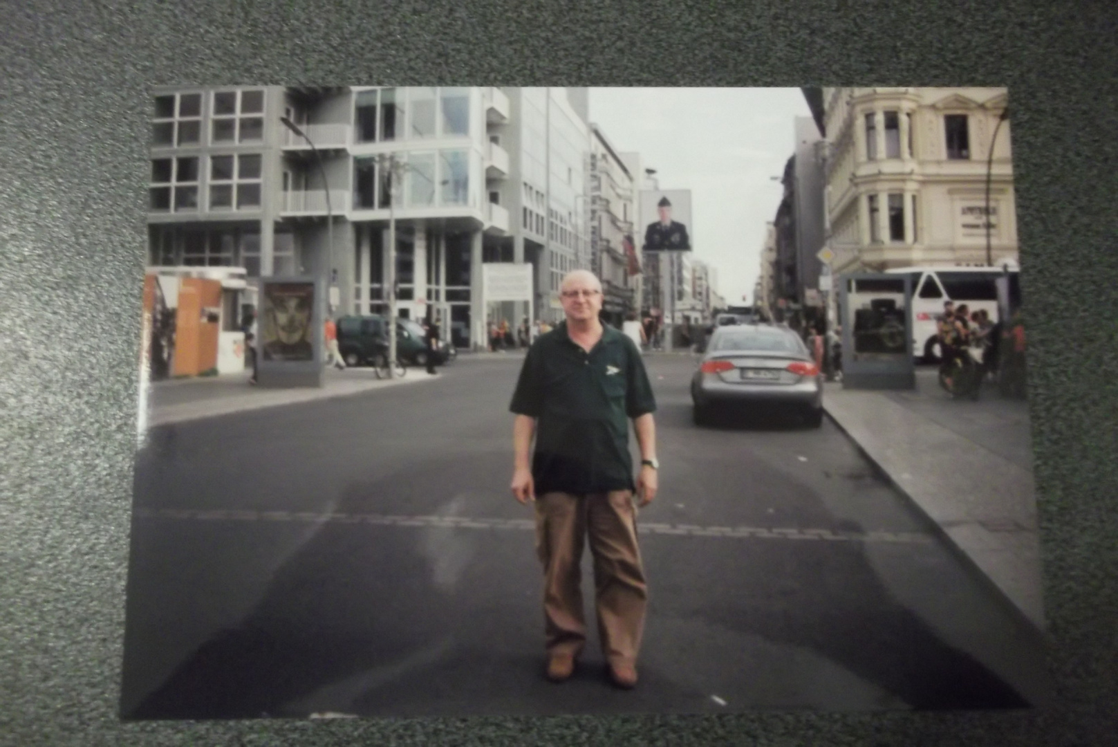 due estate fa. Luigi a BERLIN al CEKH POINT!!foto sfocata...peccato.