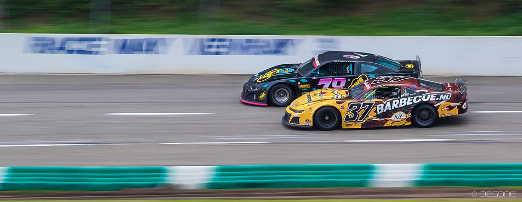 Duell am Eingang der Steilkurve