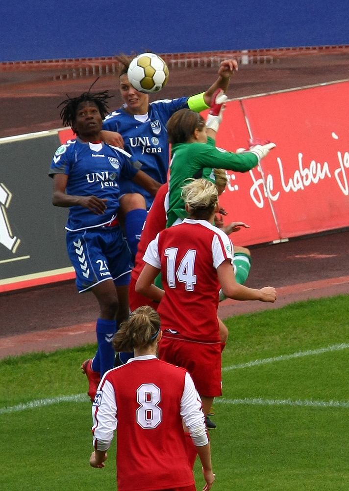 Duell im Strafraum Foto & Bild sport, ballsport, fußball Bilder auf