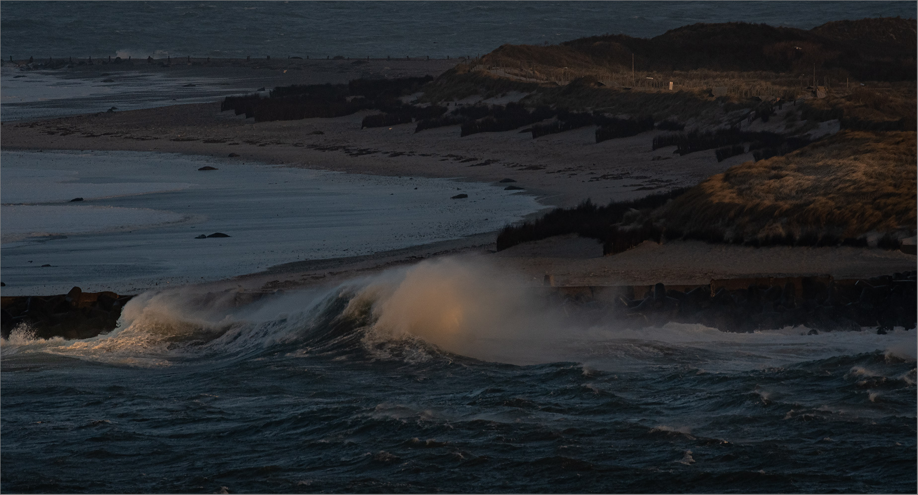 Düne Helgoland bei Sturm   . . .