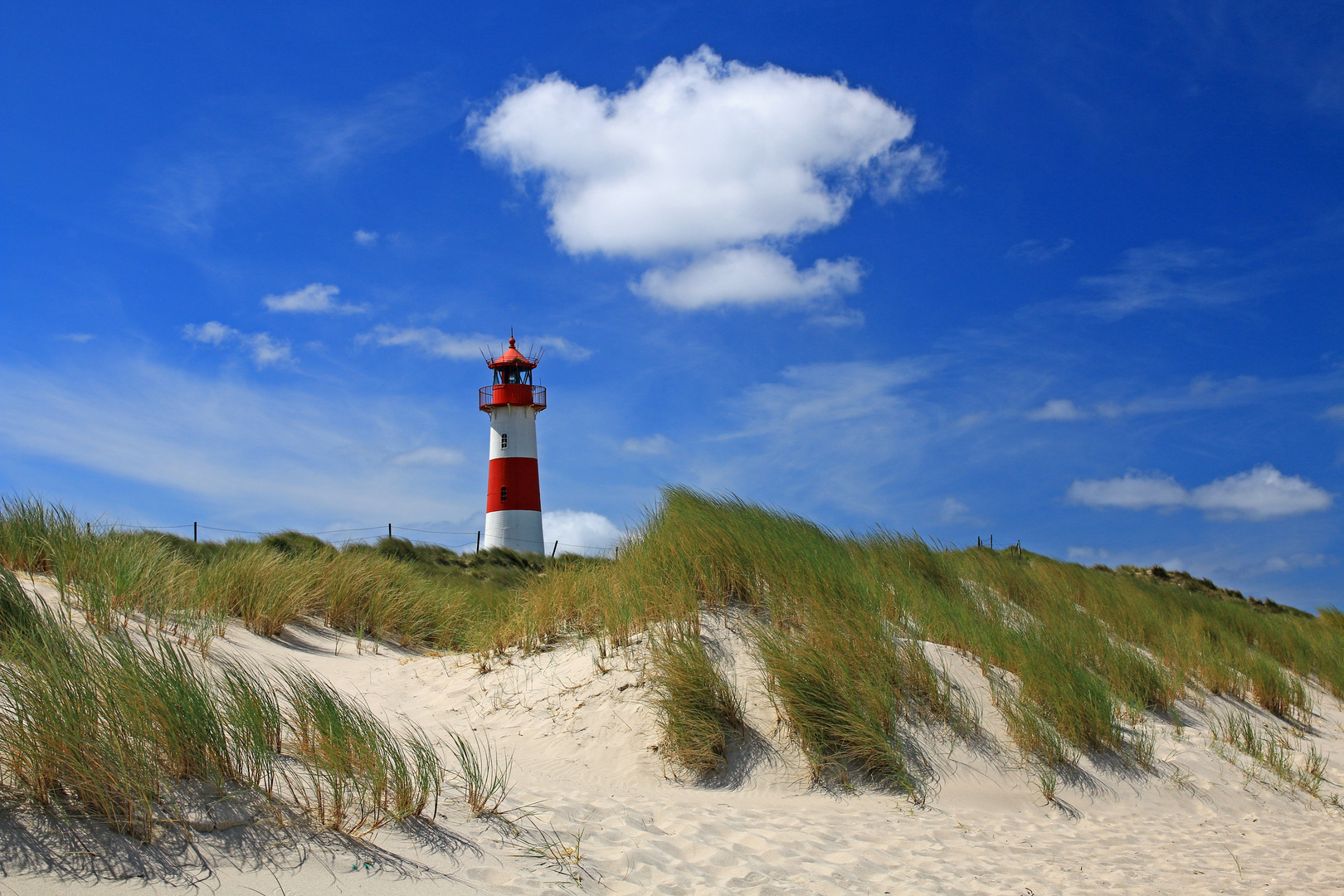 Düne und Leuchtturm