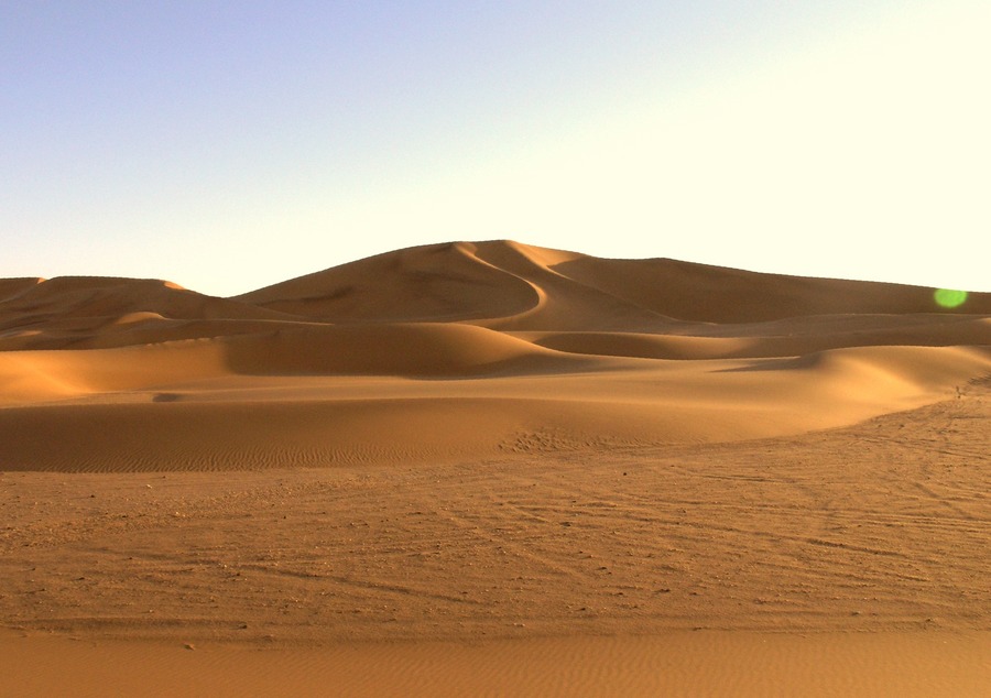 Dünen in gepflügter Kieselsteinwüste, Swakopmund