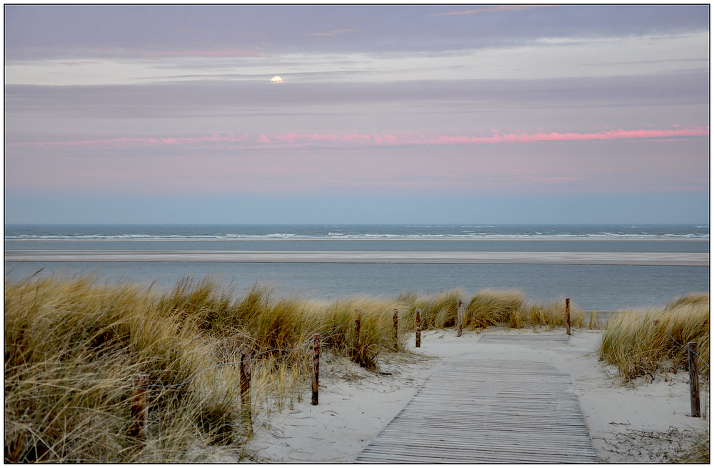 Dünen, Meer und der Mond