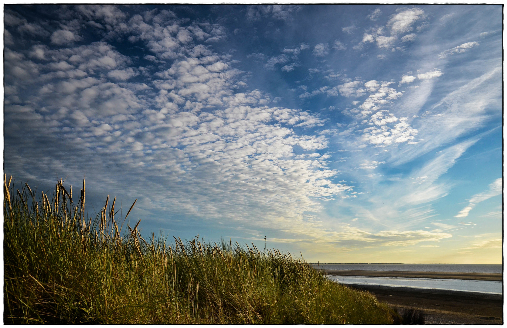 Dünen, Strand und Himmel, ...