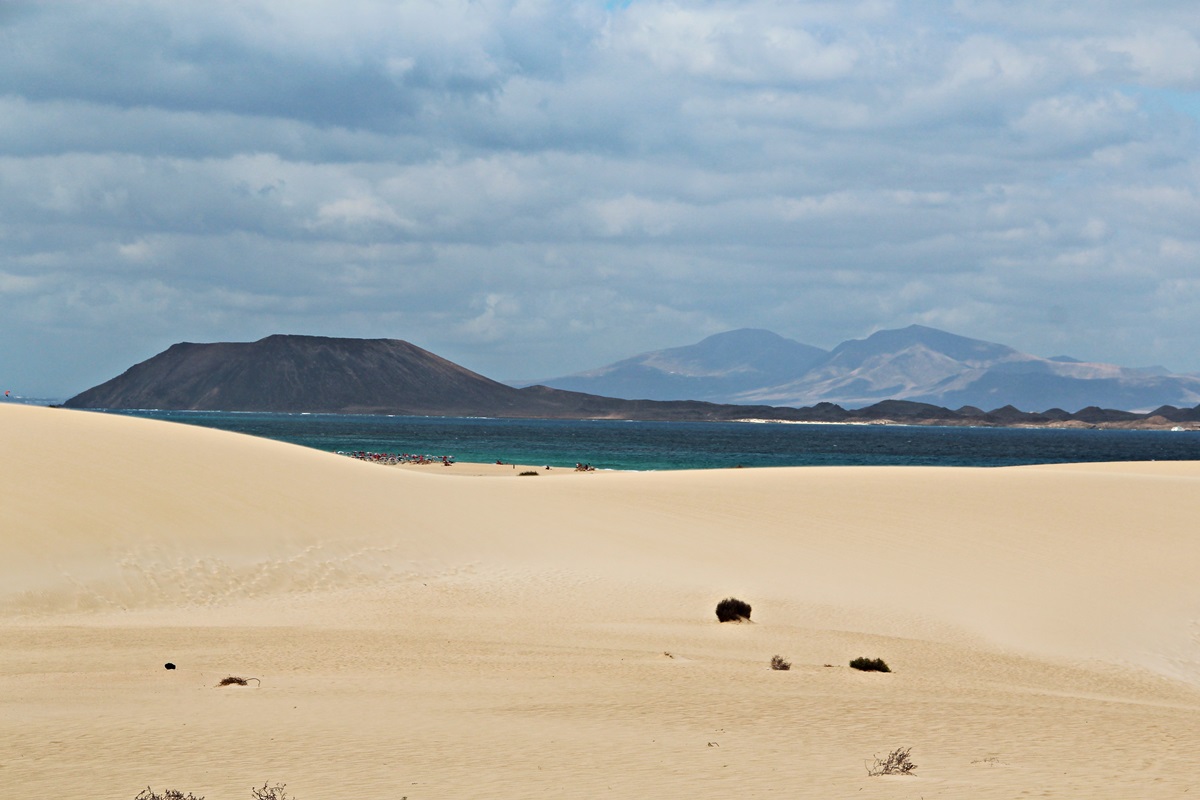 Dünen von Corralejo mit Blick auf Lanzarote