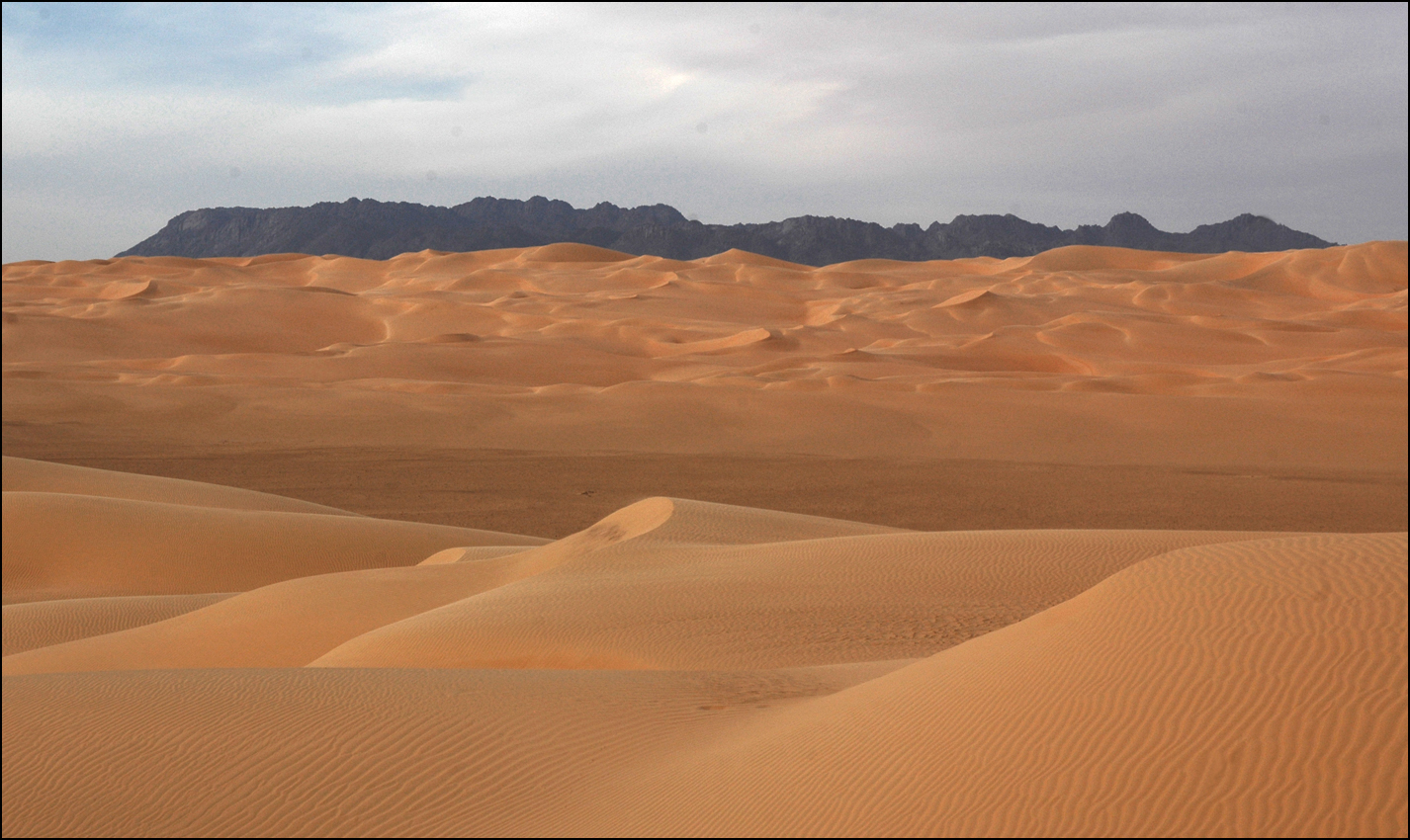 Dünenfeld vor dem Adrar Chiriet