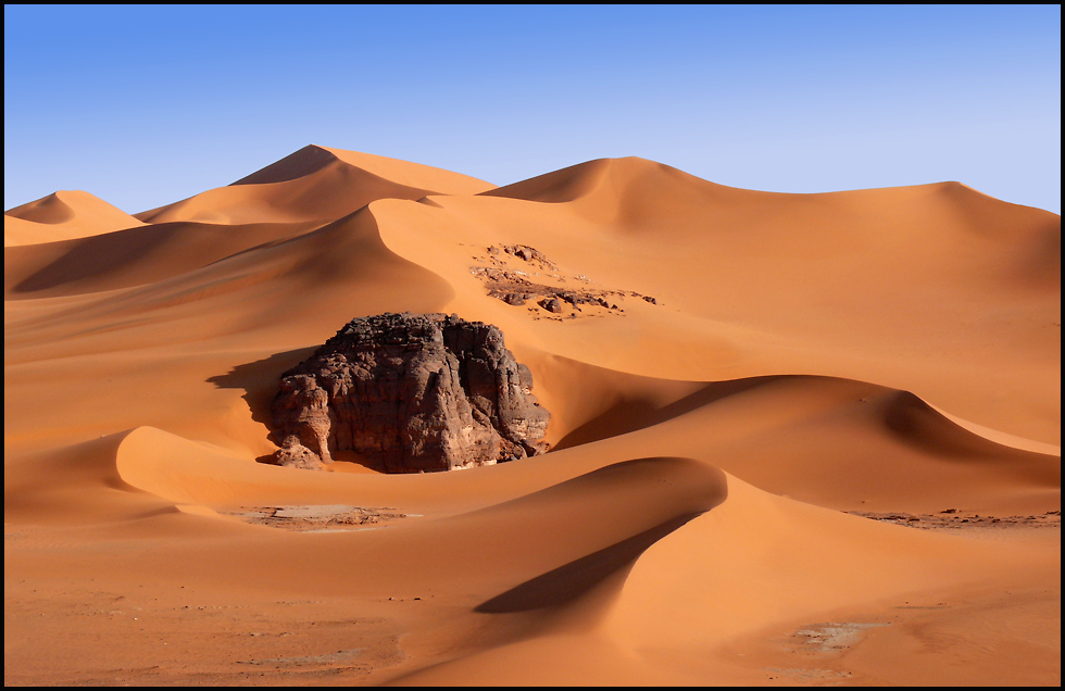 Dünenlandschaft mit Felsen