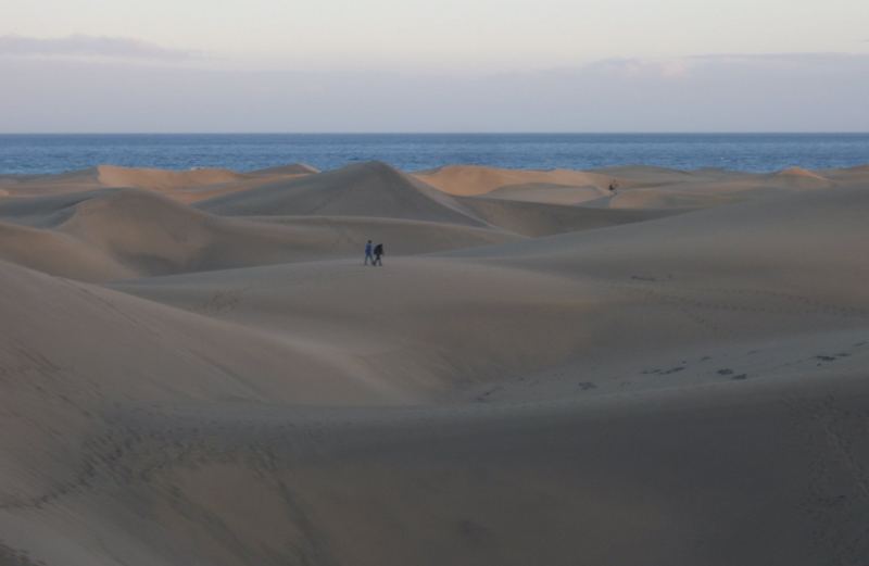 Dünenwanderer am Abend