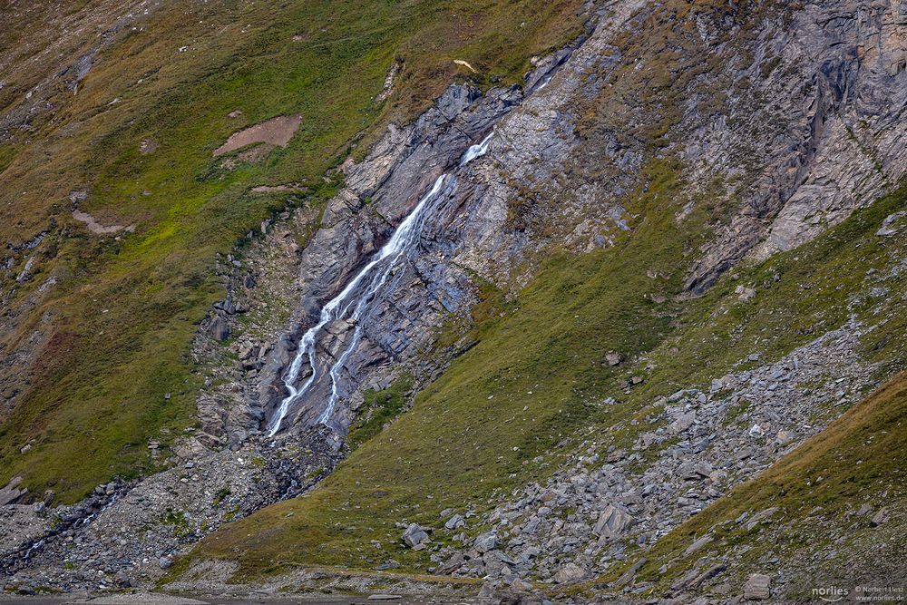 Dünner Wasserfall