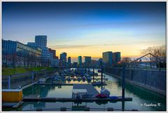 Düsseldorf- Abendstimmung am Medienhafen