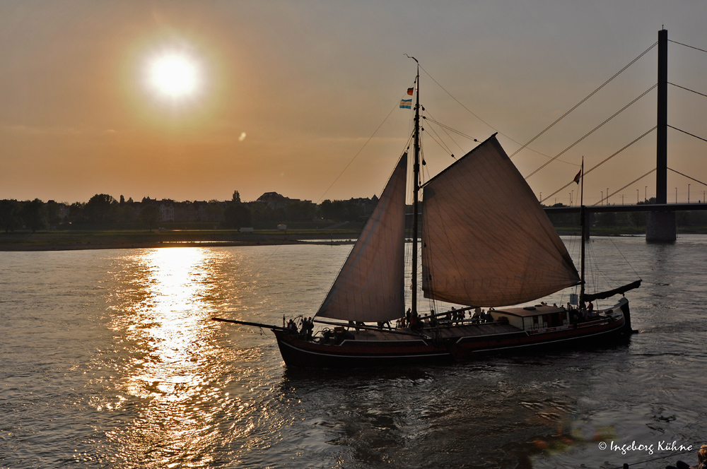 Düsseldorf - Abendstimmung am Rhein