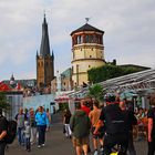 Düsseldorf, alter Schlossturm & Rheinpromenade samstagsabends