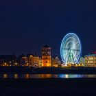 Düsseldorf - Altstadt mit Riesenrad von Oberkassel aus