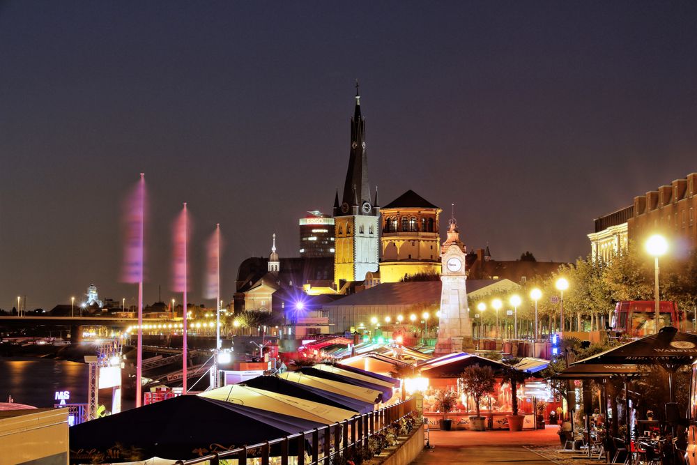 Düsseldorf Altstadt - Rheinpromenade