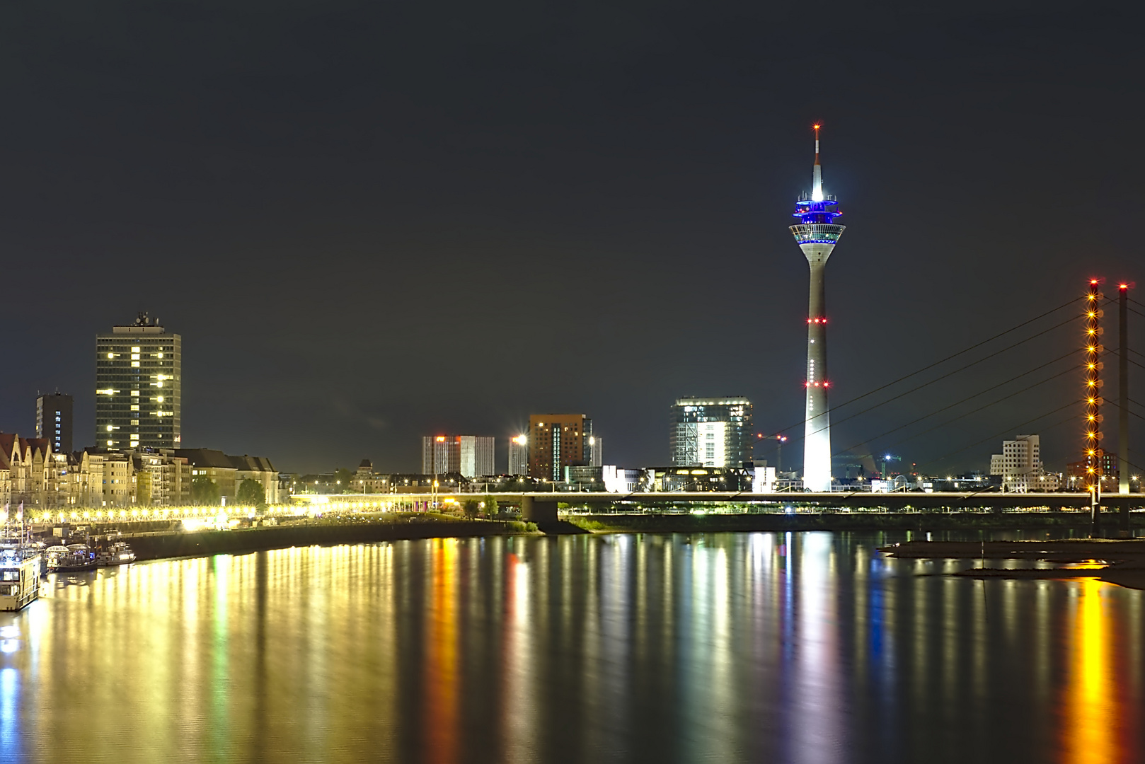 Düsseldorf Altstadt und der Media Hafen 