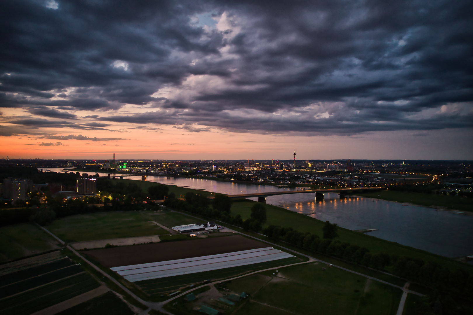 Düsseldorf am Abend