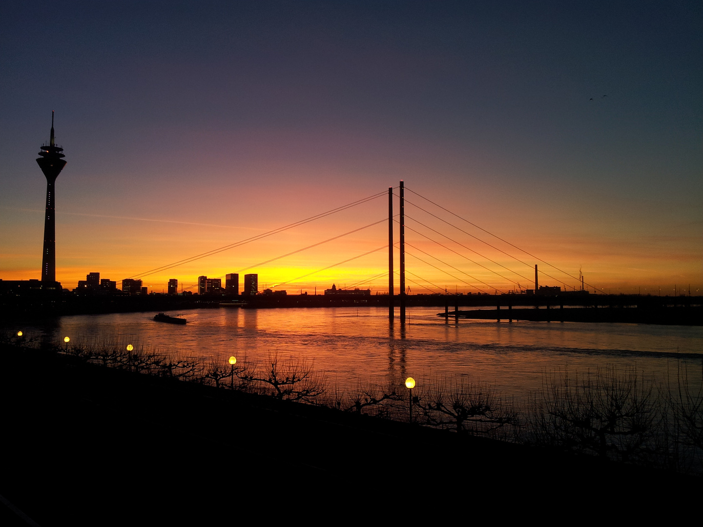 Düsseldorf am Abend