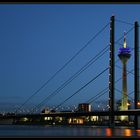 Düsseldorf am Abend bei Hochwasser