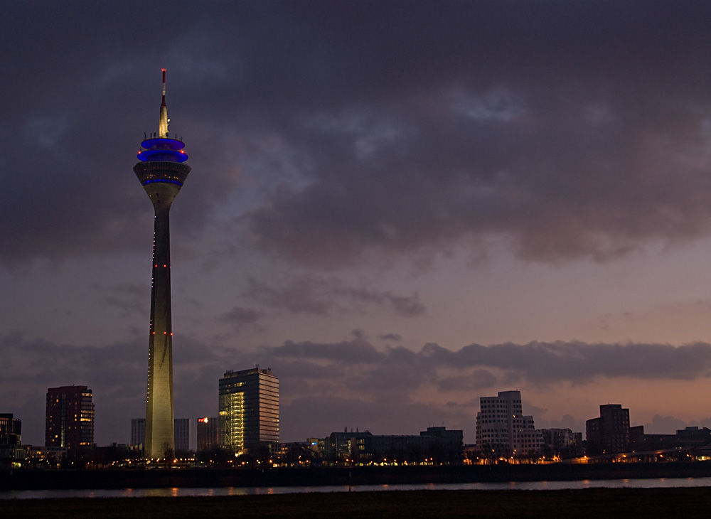 Düsseldorf am Abend