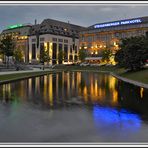 Düsseldorf - Am Kö-Bogen - Königsallee - mit Steigenberger Hotel und Kaufhof