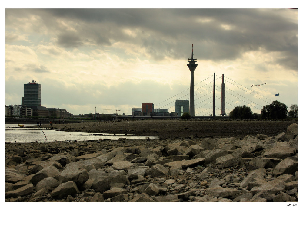 düsseldorf am rest vom rhein