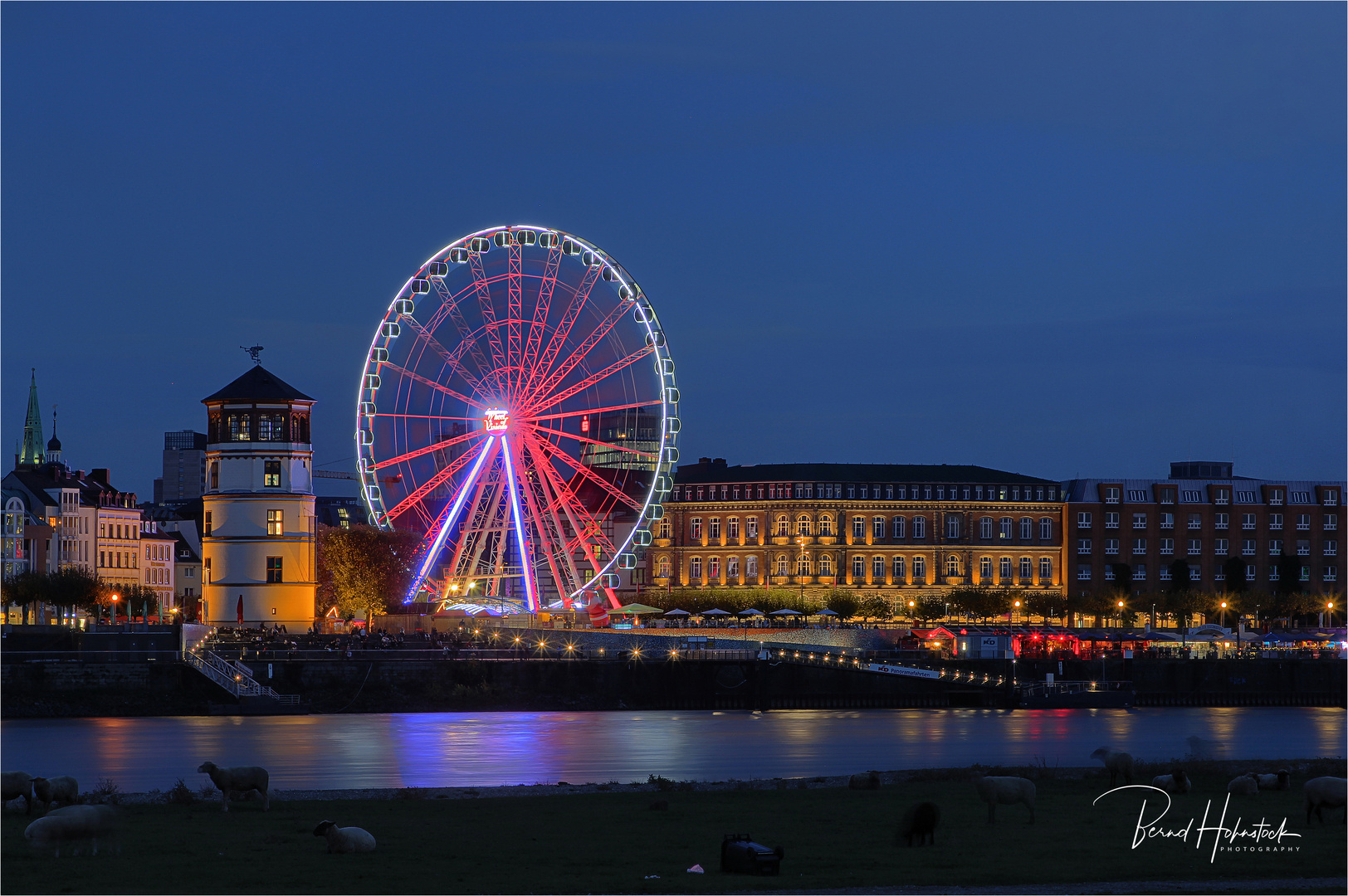  Düsseldorf am Rhein ..... . AlarmstufeRot 