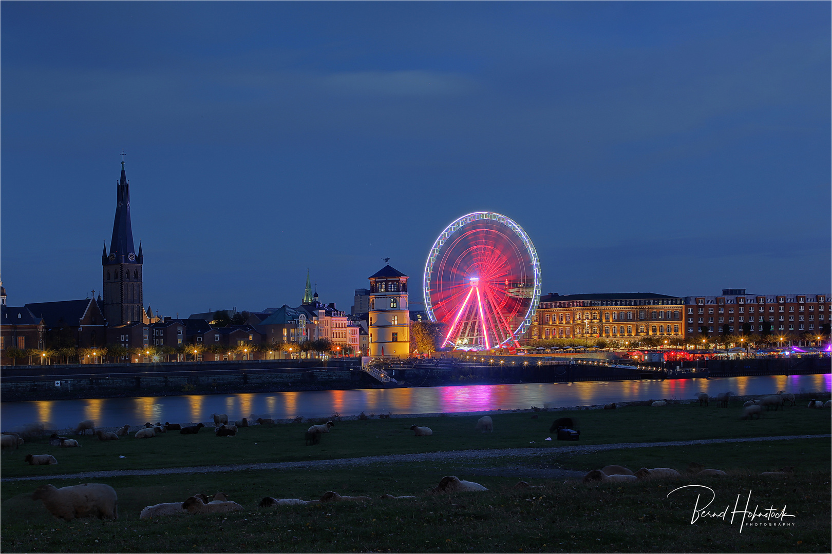  Düsseldorf am Rhein ..... AlarmstufeRot 